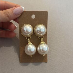 Gold and Pearl Drop Earrings M430